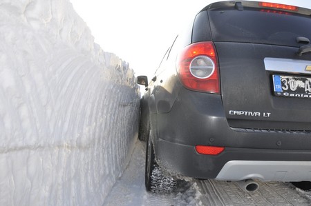 Yüksekova'da kapalı köy yolları açılıyor