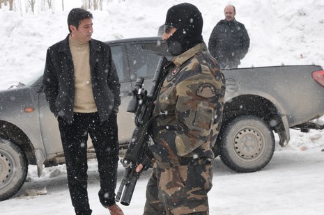 İçişleri Bakanı İdris Naim Şahin, Hakkari'deki incelemelerin ardından Yüksekova ilçesine geldi