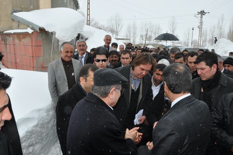 İçişleri Bakanı İdris Naim Şahin, Hakkari'deki incelemelerin ardından Yüksekova ilçesine geldi