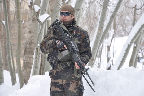 İçişleri Bakanı İdris Naim Şahin, Hakkari'deki incelemelerin ardından Yüksekova ilçesine geldi