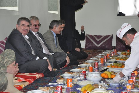 İçişleri Bakanı İdris Naim Şahin, Hakkari'deki incelemelerin ardından Yüksekova ilçesine geldi