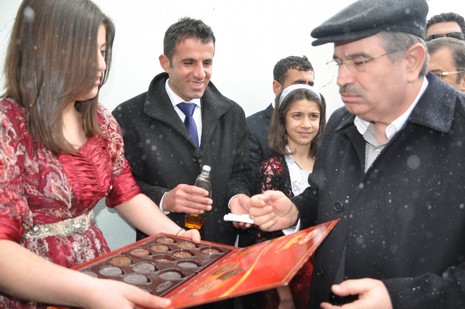 İçişleri Bakanı İdris Naim Şahin, Hakkari'deki incelemelerin ardından Yüksekova ilçesine geldi