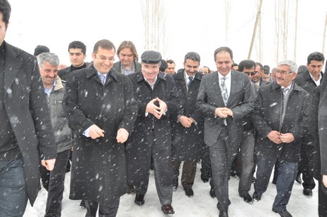 İçişleri Bakanı İdris Naim Şahin, Hakkari'deki incelemelerin ardından Yüksekova ilçesine geldi