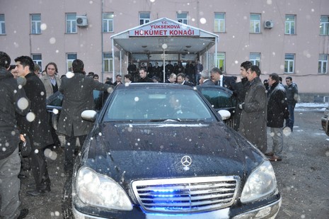 İçişleri Bakanı İdris Naim Şahin, Hakkari'deki incelemelerin ardından Yüksekova ilçesine geldi