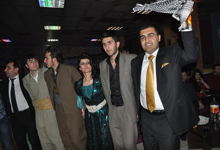 Hakkari'nin Yüksekova ilçesinde Boğaziçi Dershanesi öğrencileri, düzenledikleri etkinlikte stres attı.