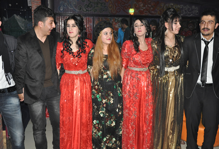 Hakkari'nin Yüksekova ilçesinde Boğaziçi Dershanesi öğrencileri, düzenledikleri etkinlikte stres attı.