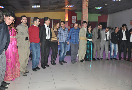 Hakkari'nin Yüksekova ilçesinde Boğaziçi Dershanesi öğrencileri, düzenledikleri etkinlikte stres attı.