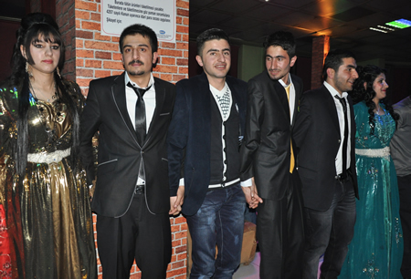 Hakkari'nin Yüksekova ilçesinde Boğaziçi Dershanesi öğrencileri, düzenledikleri etkinlikte stres attı.