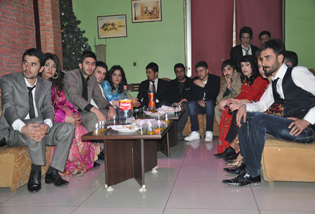 Hakkari'nin Yüksekova ilçesinde Boğaziçi Dershanesi öğrencileri, düzenledikleri etkinlikte stres attı.