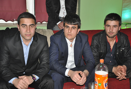 Hakkari'nin Yüksekova ilçesinde Boğaziçi Dershanesi öğrencileri, düzenledikleri etkinlikte stres attı.