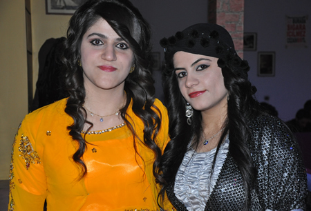 Hakkari'nin Yüksekova ilçesinde Boğaziçi Dershanesi öğrencileri, düzenledikleri etkinlikte stres attı.