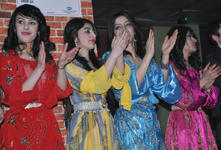 Hakkari'nin Yüksekova ilçesinde Boğaziçi Dershanesi öğrencileri, düzenledikleri etkinlikte stres attı.