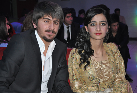 Hakkari'nin Yüksekova ilçesinde Boğaziçi Dershanesi öğrencileri, düzenledikleri etkinlikte stres attı.