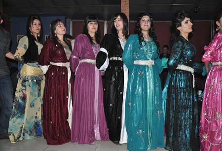 Hakkari'nin Yüksekova ilçesinde Boğaziçi Dershanesi öğrencileri, düzenledikleri etkinlikte stres attı.