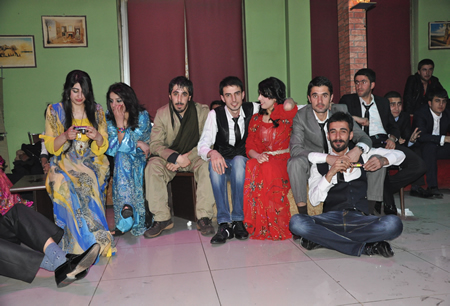 Hakkari'nin Yüksekova ilçesinde Boğaziçi Dershanesi öğrencileri, düzenledikleri etkinlikte stres attı.