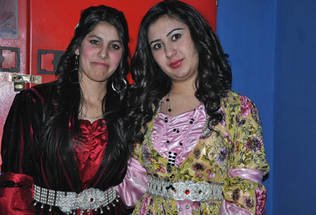 Hakkari'nin Yüksekova ilçesinde Boğaziçi Dershanesi öğrencileri, düzenledikleri etkinlikte stres attı.