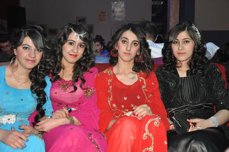 Hakkari'nin Yüksekova İlçesinde Özel Kanıt Dershanesi Öğrenciler Moral Depoladı.