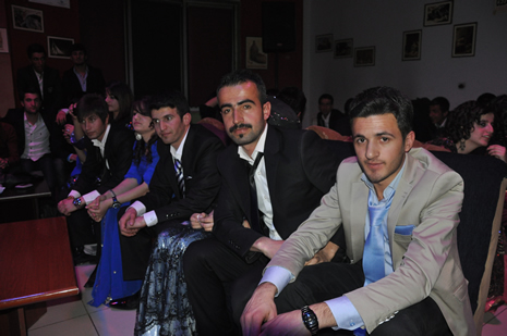 Hakkari'nin Yüksekova İlçesinde Özel Kanıt Dershanesi Öğrenciler Moral Depoladı.