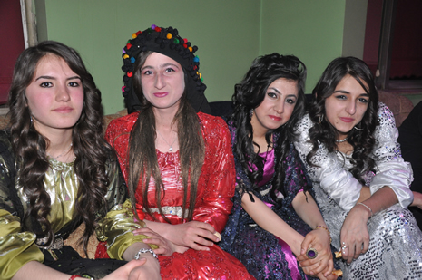 Hakkari'nin Yüksekova İlçesinde Özel Kanıt Dershanesi Öğrenciler Moral Depoladı.