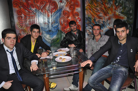 Hakkari'nin Yüksekova İlçesinde Özel Kanıt Dershanesi Öğrenciler Moral Depoladı.