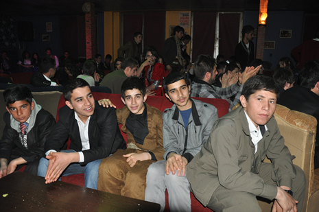 Hakkari'nin Yüksekova İlçesinde Özel Kanıt Dershanesi Öğrenciler Moral Depoladı.