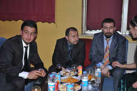 Hakkari'nin Yüksekova İlçesinde Özel Kanıt Dershanesi Öğrenciler Moral Depoladı.