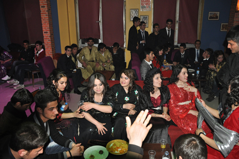 Hakkari'nin Yüksekova İlçesinde Özel Kanıt Dershanesi Öğrenciler Moral Depoladı.