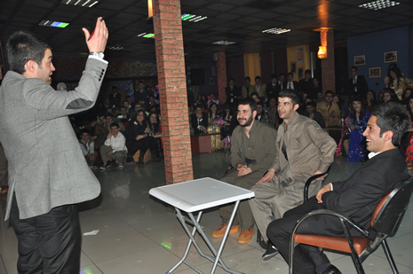 Hakkari'nin Yüksekova İlçesinde Özel Kanıt Dershanesi Öğrenciler Moral Depoladı.