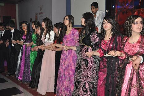 Hakkari'nin Yüksekova İlçesinde Özel Kanıt Dershanesi Öğrenciler Moral Depoladı.