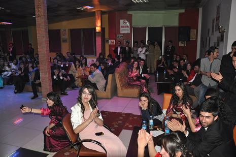 Hakkari'nin Yüksekova İlçesinde Özel Kanıt Dershanesi Öğrenciler Moral Depoladı.