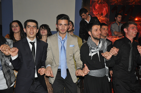 Hakkari'nin Yüksekova İlçesinde Özel Kanıt Dershanesi Öğrenciler Moral Depoladı.