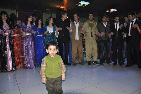 Hakkari'nin Yüksekova İlçesinde Özel Kanıt Dershanesi Öğrenciler Moral Depoladı.