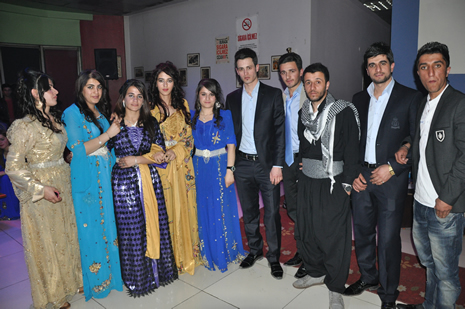 Hakkari'nin Yüksekova İlçesinde Özel Kanıt Dershanesi Öğrenciler Moral Depoladı.