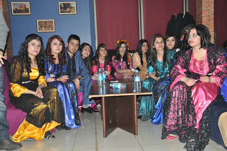 Hakkari'nin Yüksekova İlçesinde Özel Kanıt Dershanesi Öğrenciler Moral Depoladı.