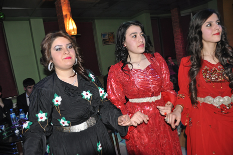 Hakkari'nin Yüksekova İlçesinde Özel Kanıt Dershanesi Öğrenciler Moral Depoladı.