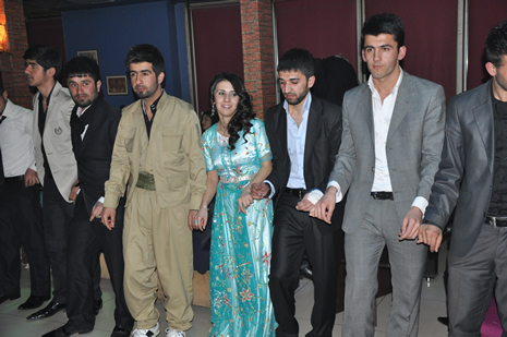 Hakkari'nin Yüksekova İlçesinde Özel Kampüs Dershanesi öğrencileri stres attı.