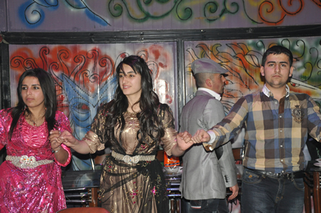 Hakkari'nin Yüksekova İlçesinde Özel Kampüs Dershanesi öğrencileri stres attı.