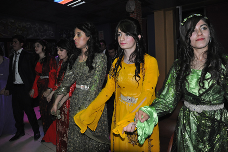 Hakkari'nin Yüksekova İlçesinde Özel Kampüs Dershanesi öğrencileri stres attı.