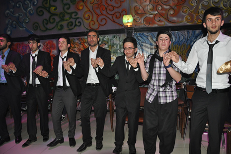 Hakkari'nin Yüksekova İlçesinde Özel Kampüs Dershanesi öğrencileri stres attı.