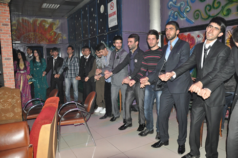 Hakkari'nin Yüksekova İlçesinde Özel Kampüs Dershanesi öğrencileri stres attı.