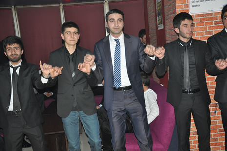 Hakkari'nin Yüksekova İlçesinde Özel Kampüs Dershanesi öğrencileri stres attı.