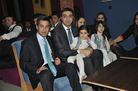 Hakkari'nin Yüksekova İlçesinde Özel Kampüs Dershanesi öğrencileri stres attı.