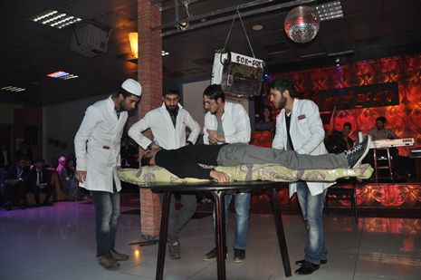 Hakkari'nin Yüksekova İlçesinde Özel Kampüs Dershanesi öğrencileri stres attı.