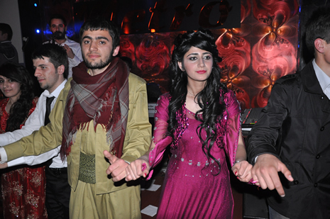 Hakkari'nin Yüksekova İlçesinde Özel Kampüs Dershanesi öğrencileri stres attı.