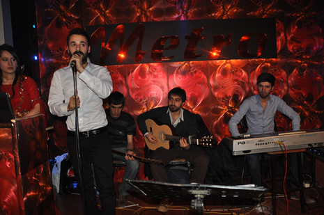 Hakkari'nin Yüksekova İlçesinde Özel Kampüs Dershanesi öğrencileri stres attı.