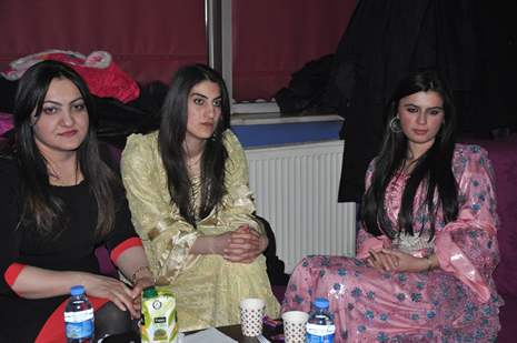 Hakkari'nin Yüksekova İlçesinde Özel Kampüs Dershanesi öğrencileri stres attı.