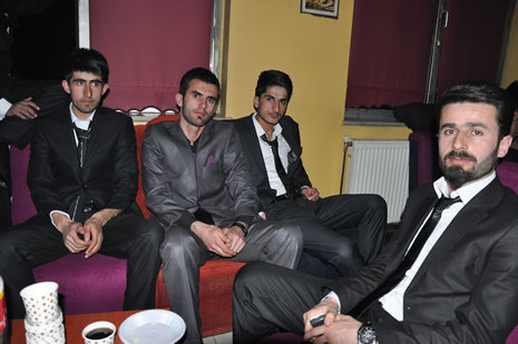 Hakkari'nin Yüksekova İlçesinde Özel Kampüs Dershanesi öğrencileri stres attı.