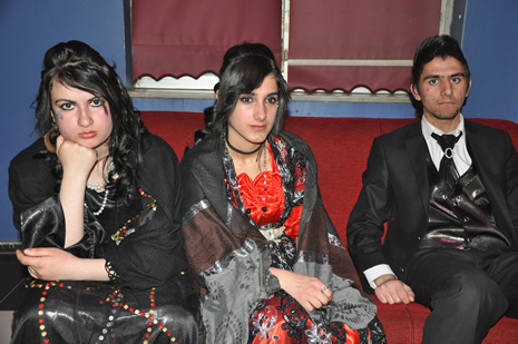 Hakkari'nin Yüksekova İlçesinde Özel Kampüs Dershanesi öğrencileri stres attı.