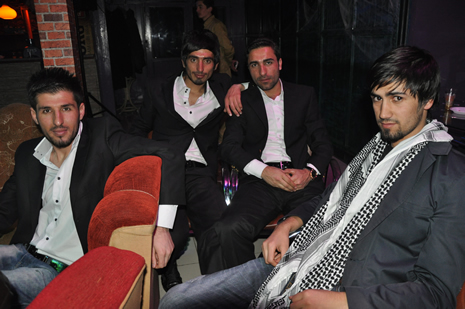 Hakkari'nin Yüksekova İlçesinde Özel Kampüs Dershanesi öğrencileri stres attı.