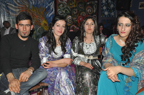 Hakkari'nin Yüksekova İlçesinde Özel Kampüs Dershanesi öğrencileri stres attı.